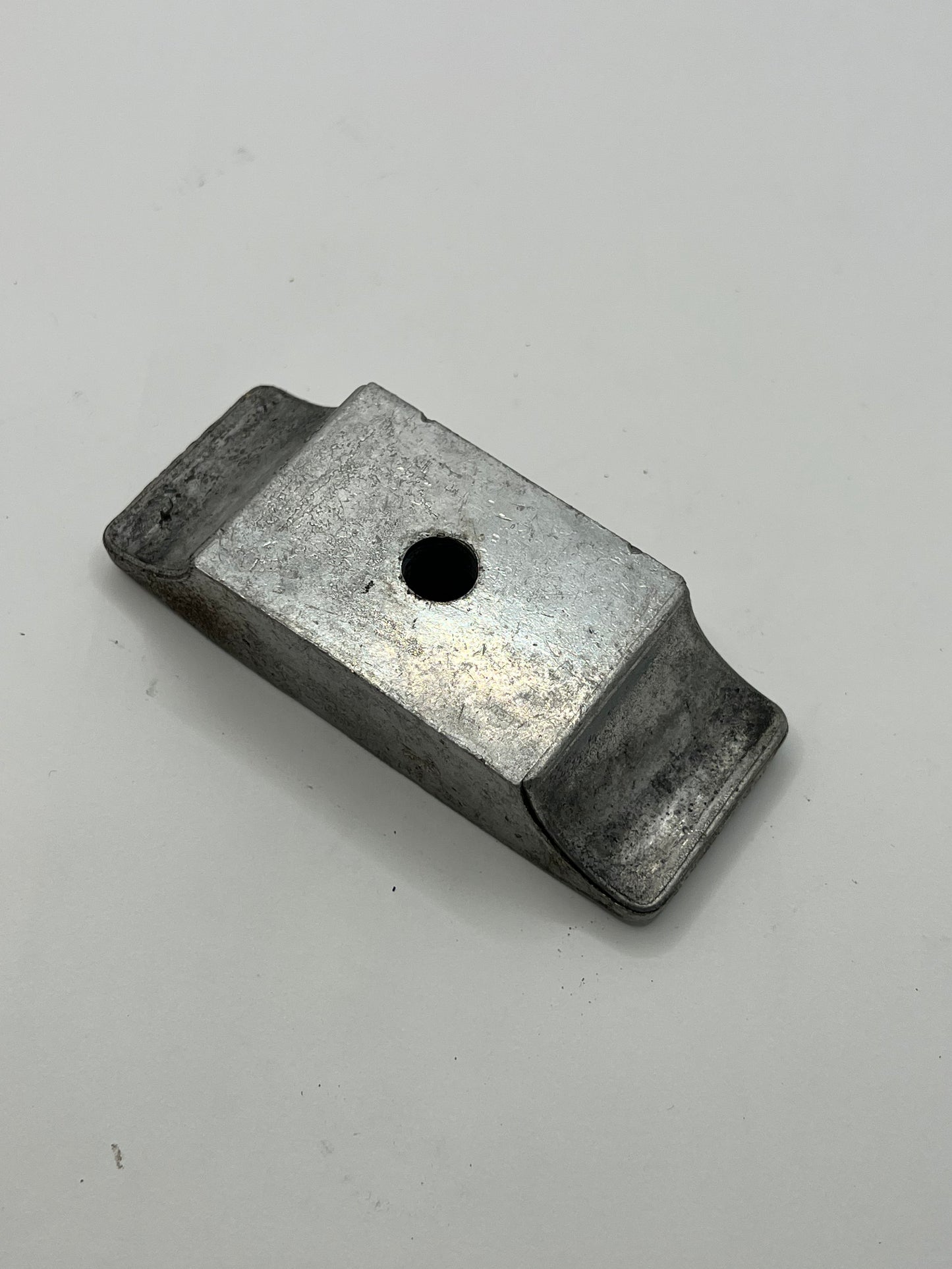 FLUSH FIT ENGINE CLAMP
